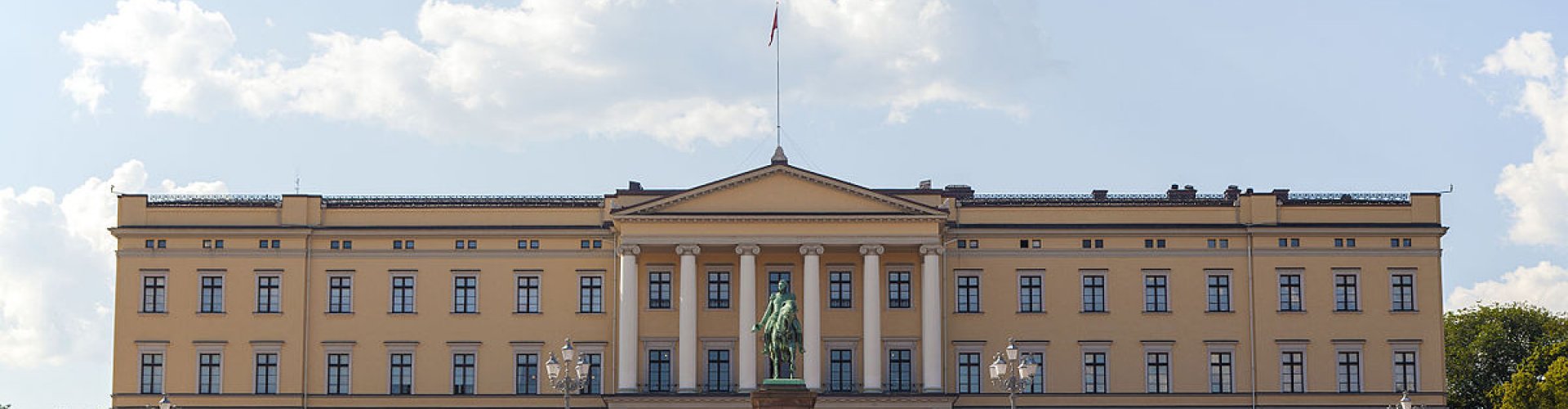 Closing image capturing Oslo nightlife scene