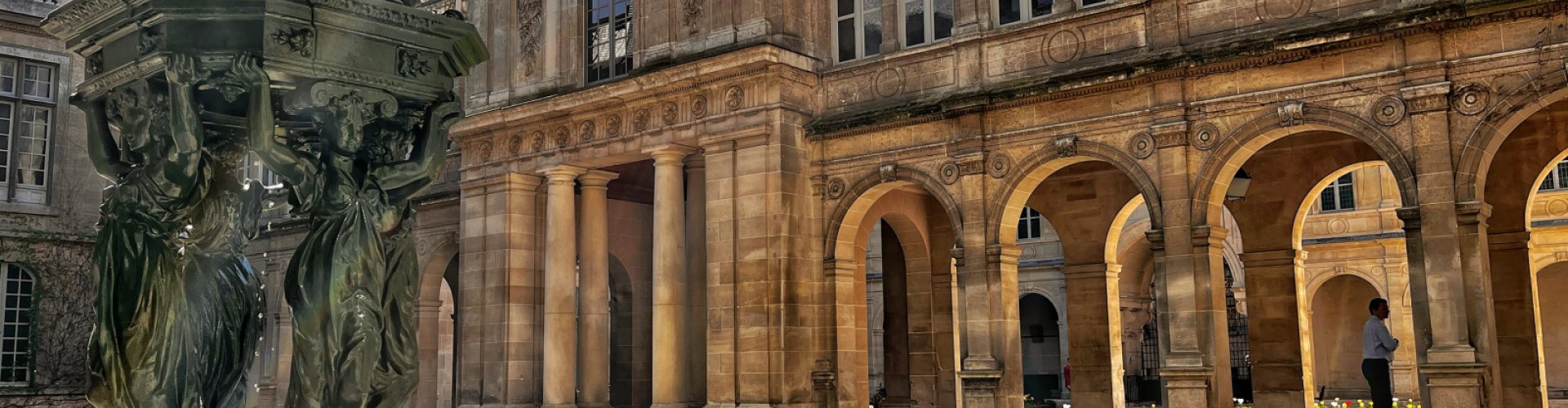 Saint Quentin Les Marais night scene