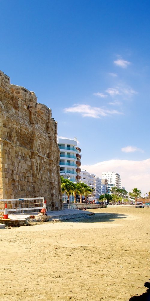 Larnaca nightlife ambience